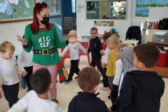 Santas-elves-5