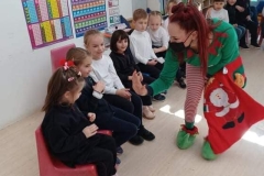 Santas-elves-9